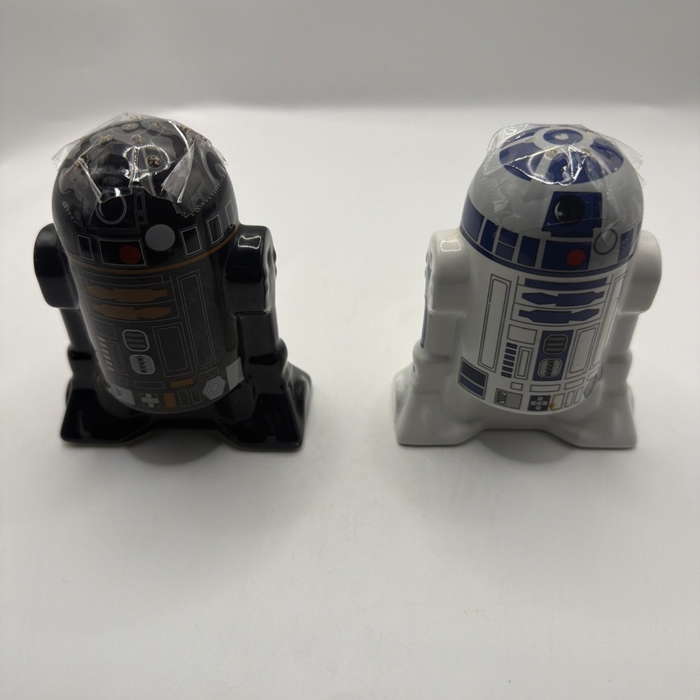 Star Wars Disney R2-D2 And R2-Q5 Droid Salt And Pepper Shakers Ceramic 2013!
